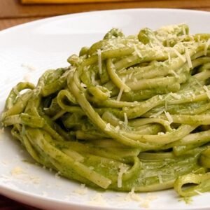 Macarrão ao molho de espinafre